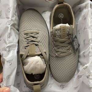 NWT: RYDERWEAR POWER LIFTING SNEAKERS